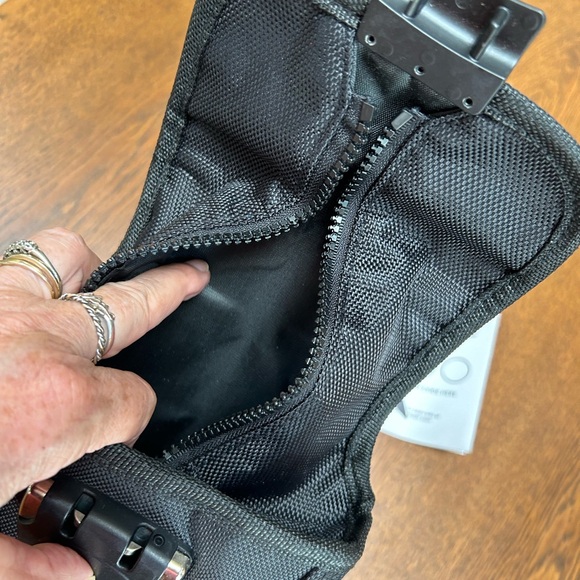 FlexSafe Portable travel safe byAquaVault. Safe RFID. Watersplash resistant.Blk. - Picture 5 of 9